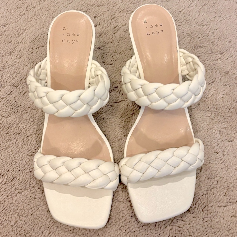 A New Day Basil Heel in Cream - Sz 8.5. NWOT